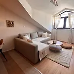 아파트 Cozy 1 Bedroom Next To The Gondola 반스코