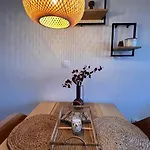 Cozy 1 Bedroom Next To The Gondola 아파트 *