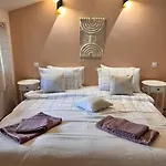 Cozy 1 Bedroom Next To The Gondola 아파트 *