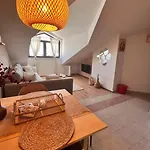 Cozy 1 Bedroom Next To The Gondola 아파트 *