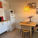 Cozy 1 Bedroom Next To The Gondola 아파트 반스코
