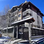 Cozy 1 Bedroom Next To The Gondola 아파트
