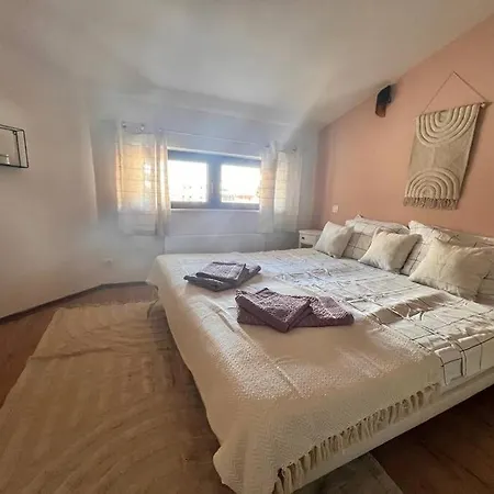 Cozy 1 Bedroom Next To The Gondola 아파트 반스코