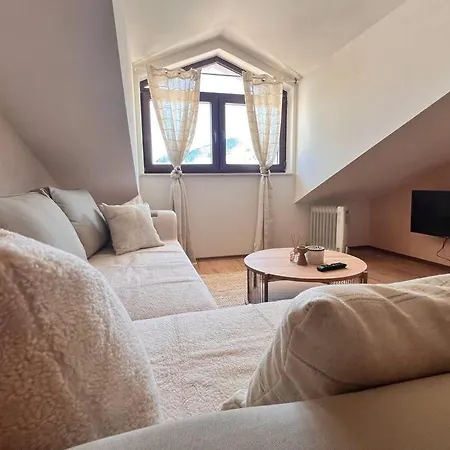 Cozy 1 Bedroom Next To The Gondola 아파트 반스코