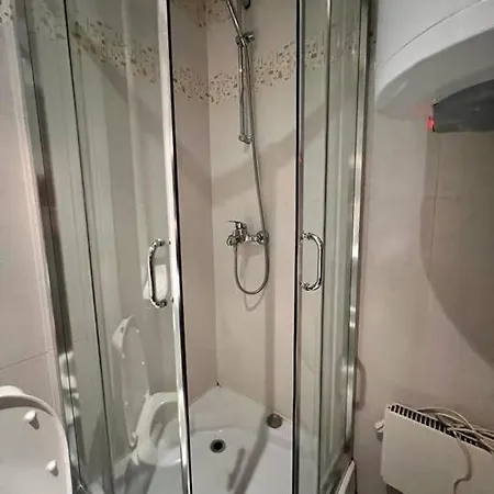 Cozy 1 Bedroom Next To The Gondola דירה