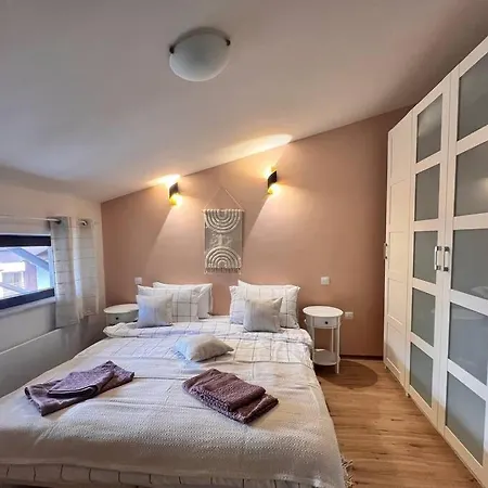 דירה Cozy 1 Bedroom Next To The Gondola בנסקו