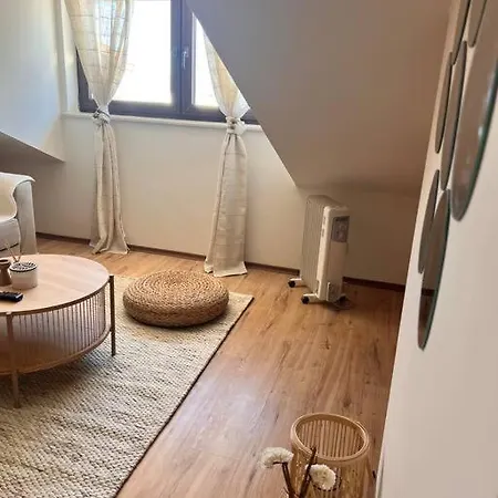 Cozy 1 Bedroom Next To The Gondola דירה