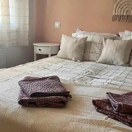 Cozy 1 Bedroom Next To The Gondola דירה
