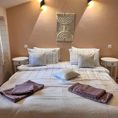 Cozy 1 Bedroom Next To The Gondola דירה *