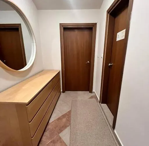 Cozy 1 Bedroom Next To The Gondola Apartman *