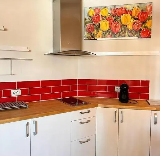 Апартамент Cozy 1 Bedroom Next To The Gondola *